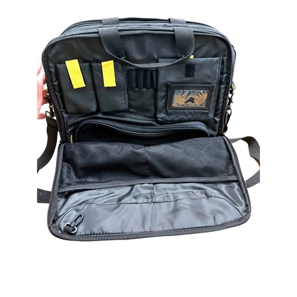 Targus 16“ x 12” Laptop Bag Travel Case has Shoulder Strap & Padded Pockets Colo - Picture 4 of 10